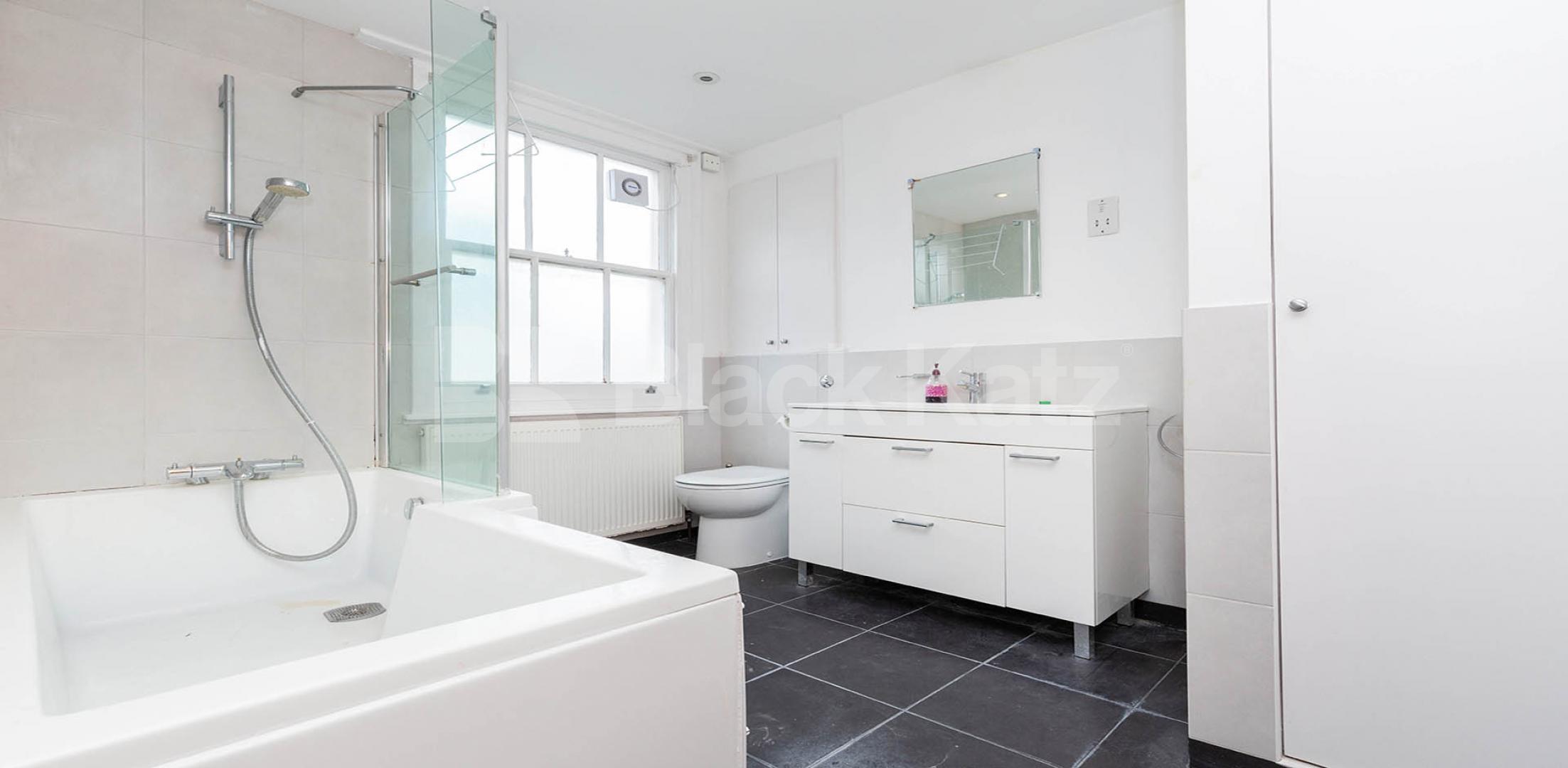 			4 Bedroom, 1 bath, 1 reception House			 Drummond Street, Euston